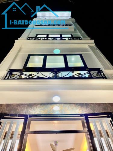 Hiếm, Nhà Gần Nguyễn Trãi, q.Thanh Xuân, Mới Coong, Sát Phố, 30m2x5T, SĐCC, Chỉ 5.9 Tỷ