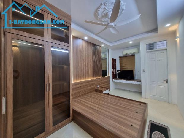 Bán gấp nhà Ngọc Thụy 30m2 nhà 5 tầng dân xây tặng full nội thất giá 4.9 tỷ