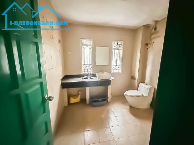 Bán nhà Gia Thụy Long Biên diện tích rộng 126m mặt tiền: 7m 19 tỷ ngõ thông oto 7 chỗ vào - 3