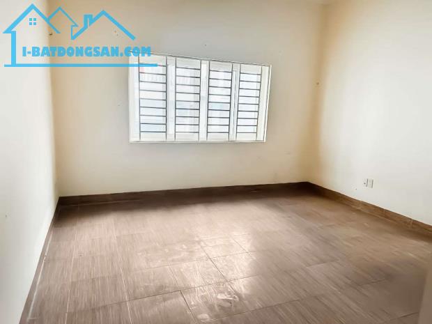 Bán nhà Gia Thụy Long Biên diện tích rộng 126m mặt tiền: 7m 19 tỷ ngõ thông oto 7 chỗ vào - 4