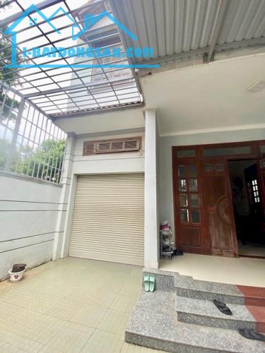 Nhà bán 1 Trệt 1 lầu DT: 167m2 ngang 7m ôtô ngủ trong nhà Giá bán 4 xx tỷ - 1