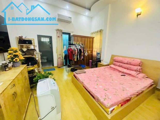 Nhà bán 1 Trệt 1 lầu DT: 167m2 ngang 7m ôtô ngủ trong nhà Giá bán 4 xx tỷ - 3