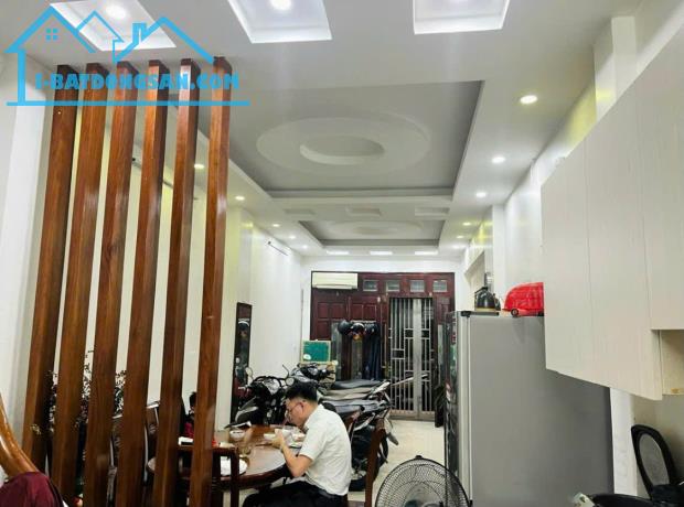 Bán nhà đẹp Phố Tây Sơn, Đống Đa, 36m2x6t, gần phố, taxi đỗ cổng, ở và cho thuê 15tr/tháng - 2
