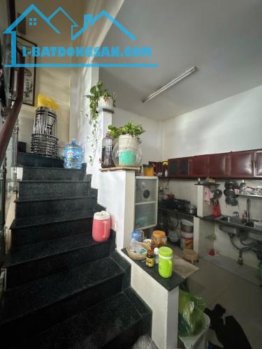 (B2004) NGÃ TƯ BỐN XÃ. 4m*10m. 2 TẦNG - NHỈNH 4T - HXH.  - Xe hơi đỗ cửa thông tứ tung. - - 1