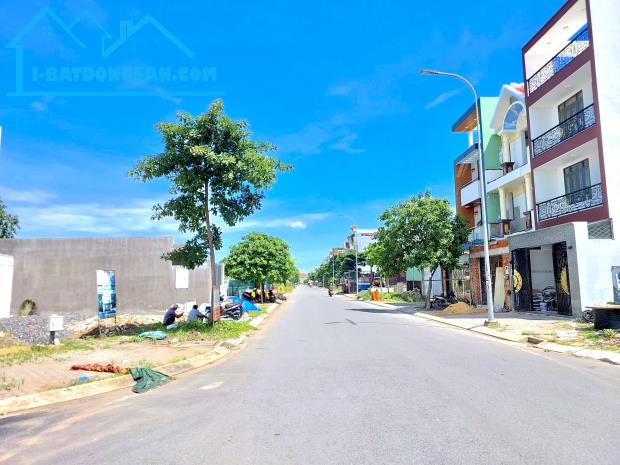 Cần bán đất gấp cho bà chị sang định cư nước ngoài, DT 76m2 Gần Aeon mall Bình tân,FullThổ