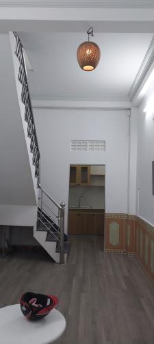 ♣1.7 tỷ Nhà kiệt 471 Nguyễn Tất Thành, 2.5 tầng, dầm trụ thép cứng, tường 20 cứng sạch