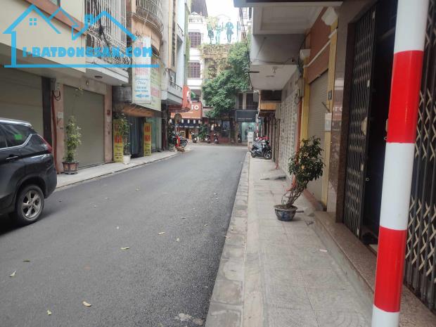 PHÂN LÔ HOÀNG CẦU, LÔ GÓC, GẦN HỒ, Ô TÔ TRÁNH, 55M, 5 TẦNG, MẶT TIỀN RỘNG, KINH DOANH TỐT. - 1