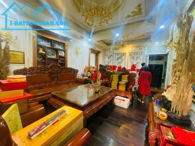 PHÂN LÔ HOÀNG CẦU, LÔ GÓC, GẦN HỒ, Ô TÔ TRÁNH, 55M, 5 TẦNG, MẶT TIỀN RỘNG, KINH DOANH TỐT. - 2