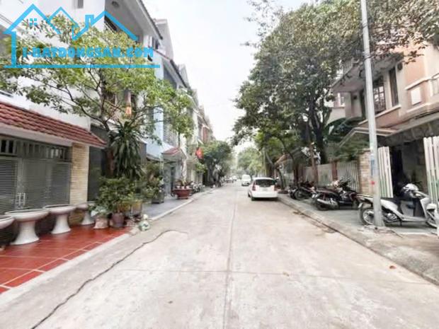 BÁN CĂN LIỀN KỀ PHỐ NGUYỄN VĂN LỘC - LÔ GÓC - VIEW HỒ - GIÁ ĐẸP - 1