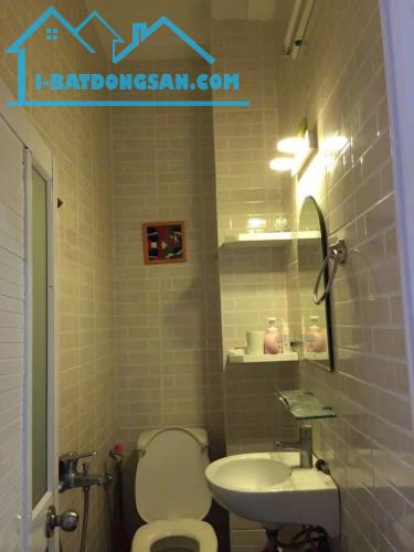 Trung tâm Phú Nhuận - sát chỗ xe hơi quay đầu - dòng tiền 11tr/tháng - 2