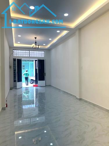 SÁT VÁCH KHU TÁI ĐỊNH CƯ 38HA NHÀ HẺM XE HƠI PHAN VĂN HỚN DT 53M2 MỚI Ở NGAY. CHỈ HƠN 3 TỶ - 3
