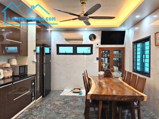 BÁN NHÀ Thạch Bàn 65m,MT 4.5m,8 tầng,gara ôtô,thang máy,chủ nhà xây tâm huyết.Nhỉnh 15Tỷ - 1