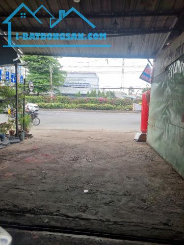 Kho nhỏ Mặt tiền QL 1A , Gần Bến xe An Sương, 5.5x15m, DT : 80m2, Nhà kho suốt - 1