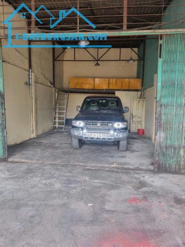 Kho nhỏ Mặt tiền QL 1A , Gần Bến xe An Sương, 5.5x15m, DT : 80m2, Nhà kho suốt - 2