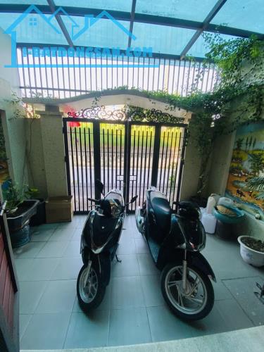 Chính chủ cần bán gấp- chỉ 10 tỷ có ngay nhà mặt phố Ngọc Thuỵ - 2