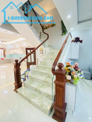 Chính chủ cần bán gấp- chỉ 10 tỷ có ngay nhà mặt phố Ngọc Thuỵ - 3