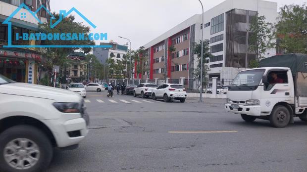 SIÊU PHẨM THẠCH BÀN 42M - 6T, MỚI LUNG LINH - THANG MÁY - GẦN PHỐ - CHỈ 9 TỶ, Ô TÔ ĐỖ CỬA