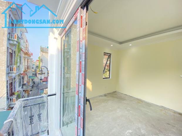 NHÀ MỚI KÍNH KOONG- Ô TÔ 7 CHỖ QUA CỬA- LÔ GÓC -KINH DOANH - 5TẦNG SÁNG THOÁNG, NỘI THẤT X - 2
