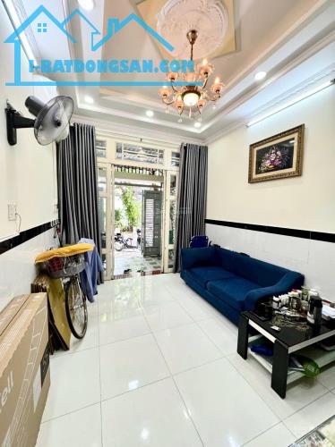 Nhanh tay, Hàng ngộp Bình Thạnh! Nhà 56m2 Giá 2 tỷ 188 Phan Văn Trị, HXH, SHR