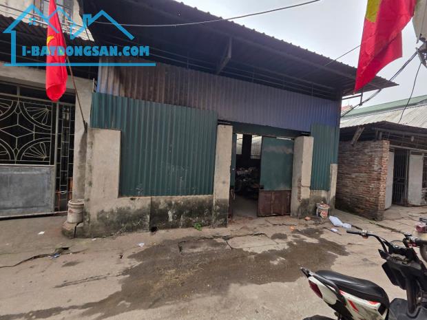 HƯƠNG MẠC  -  TỪ SƠN - BẮC NINH NGAY SÁT VÁCH ỦY BAN PHƯỜNG 
 Dt : 61 m mặt tiền 5 m nở