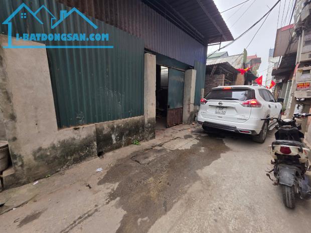 HƯƠNG MẠC  -  TỪ SƠN - BẮC NINH NGAY SÁT VÁCH ỦY BAN PHƯỜNG 
 Dt : 61 m mặt tiền 5 m nở - 3