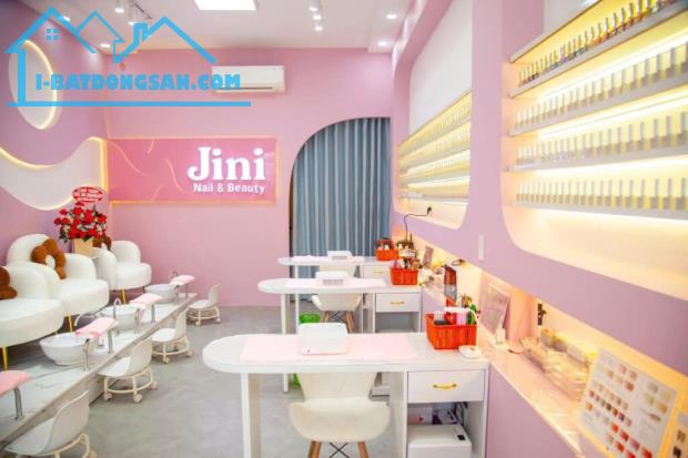 Mình cần sang lại tiệm nail -mi- gội 222 Gò Dầu, quận tân phú