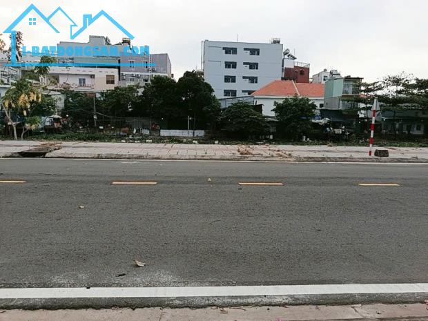 Bán nhà  Cấp 4, Mặt tiền đường mới mở D1 - Nguyễn Văn Thương, 6.8x14m, tiện xây, 20.9 tỷ