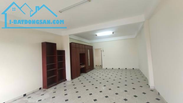 BÁN NHÀ PHỐ MẶT TIỀN, DT 100m VUÔNG - 5x20m, ĐỐI DIỆN BẾN XE NGÃ TƯ GA