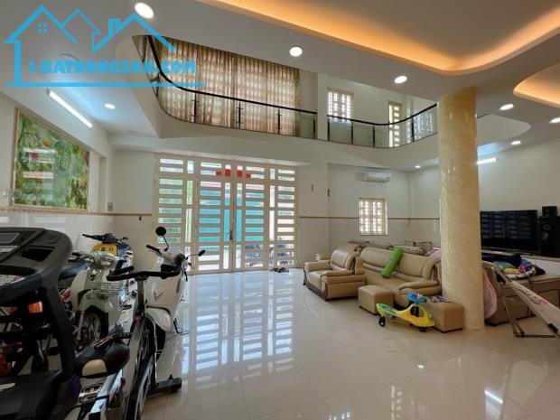Bán nhà MT Dương Khuê, P. Hiệp Tân, Q. Tân Phú - 230m2 (10x24m) - 31 Tỷ - 4