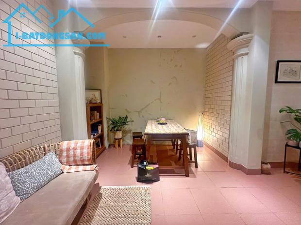 Hiếm! Đặng Dung - Ba Đình, nhà 4 tầng, 34m, mt 4m, giá 7.6 tỷ phố vip, dòng tiền, ô tô