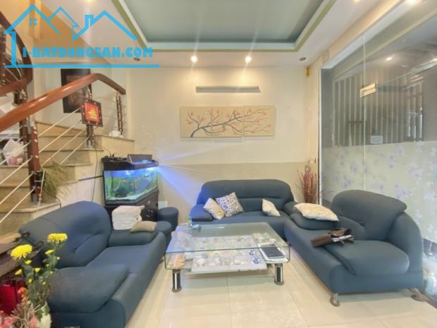 Hiếm. Bán nhà Lê Trọng Tấn, Thanh Xuân. 40m2 x 4 Tầng. NGÕ THÔNG. Ô TÔ. Nhỉnh 6 Tỷ.