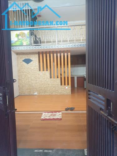 Cho thuê nhà ngõ ô tô tránh làm Kho,  Phố Tựu Liệt 3.5 tầng, 2 ngủ, 35m2, 7.5 triệu - 2