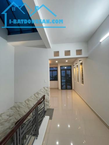 Bán nhà 1 Trệt 2 Lầu Dĩ An,đường xe hơi thông, gần Giáo xứ An Bình - 3