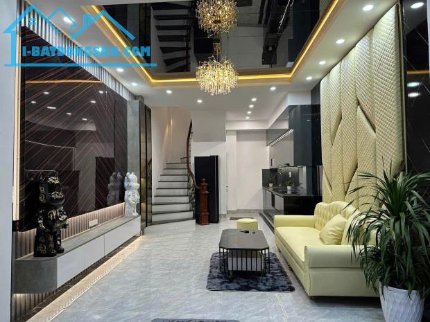 Nhà đẹp phố Giải Phóng, khu vực trong đường tàu – 52m², 6.2 tỷ