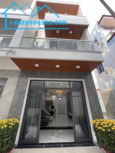 Bán Nhà 1 Trệt 2 Lầu, sát Trường Tiểu Học Quang Vinh, cách đường Huỳnh Văn Luỹ 1 sẹc 40M