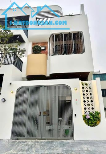 HẠ 100TR... CHÍNH CHỦ GỬI BÁN CĂN 2 LẦU CHỈ 700TR SỞ HỮU GIÁP PHƯỜNG BỬU LONG
