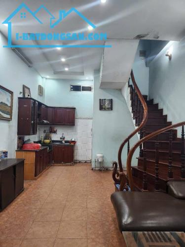 Cho thuê nhà ngõ Tôn Thất Tùng - Đống đa - 40m - 4 tầng - 15 tr