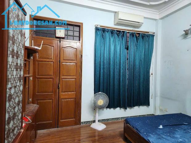 Cho thuê nhà ngõ Tôn Thất Tùng 15m ra Phố 4 tầng x 40m2, 4 ngủ, 15 Triệu/th - 1