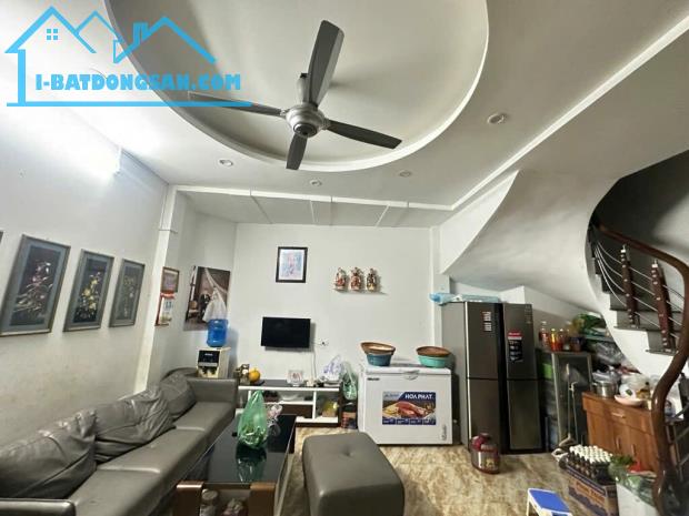 Trung tâm Đống Đa 33m2 x mặt tiền to 6M - Cách mặt phố 20M.