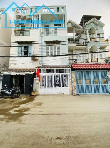 Nhà Mặt tiền đường Nguyễn Thị Hương  -  Diện tích: 3,5m x 8,5m - Giá: 2 Tỷ 690 - 5