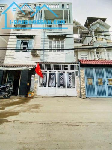 Nhà Mặt tiền đường Nguyễn Thị Hương  -  Diện tích: 3,5m x 8,5m - Giá: 2 Tỷ 690 - 4