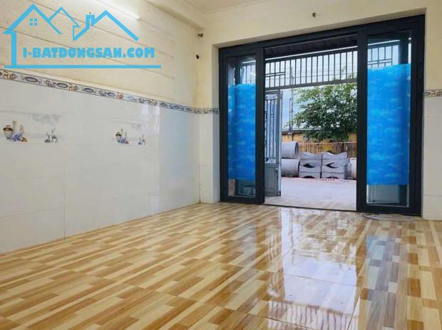 Nhà Mặt tiền đường Nguyễn Thị Hương  -  Diện tích: 3,5m x 8,5m - Giá: 2 Tỷ 690 - 2