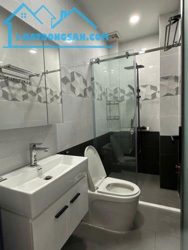 NHÀ MỚI 100% -  Ô TÔ NGỦ TRONG NHÀ - 4 TẦNG - 4PN - HẺM THÔNG 5M - NGAY TRUNG TÂM QUẬN 10