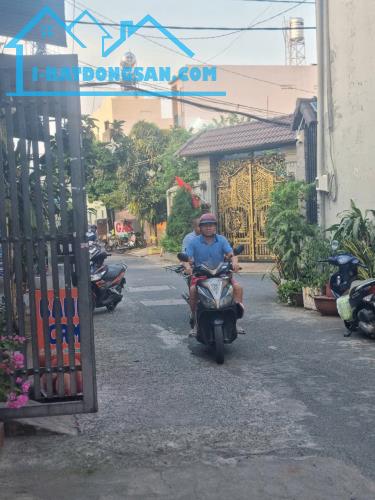 chủ cần bán gấp nhà trung mỹ tây quận 12; 1 trệt 2 lầu hẻm xe tải thông  giá 3.7 tỷ