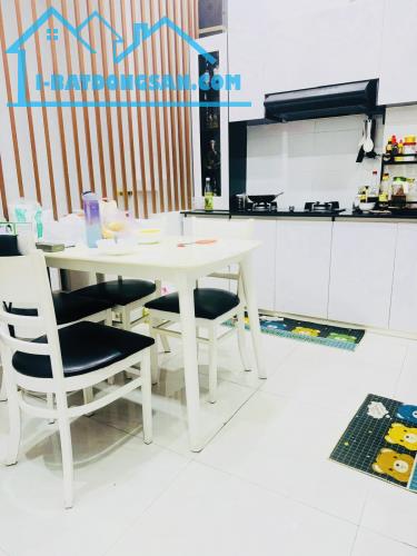 (S390) GIÁP QUẬN 11, Ô TÔ ĐỖ CỬA, SÁT MẶT TIỀN, NHÀ MỚI Ở NGAY. GIÁ 5T9.  💥 Vị trí ngay n - 2