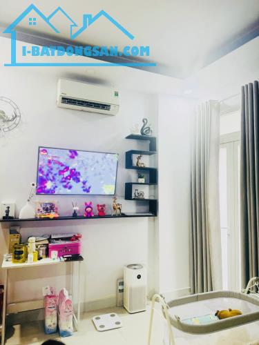 (S390) GIÁP QUẬN 11, Ô TÔ ĐỖ CỬA, SÁT MẶT TIỀN, NHÀ MỚI Ở NGAY. GIÁ 5T9.  💥 Vị trí ngay n