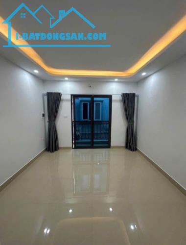 Chỉ nhích 7tỷ có ngay e 44m2 nhà Cổ Linh, ngõ thông ,ô tô đỗ ,full nội thất - 2