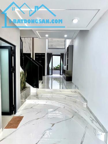 Bán nhà 1 Sẹc, HXH, 62m2, Phạm Đăng Giảng, Bình Tân, 5 tầng, 5 PN, giá 6 tỷ 4 còn TL.