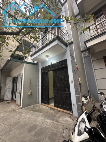 Bán nhà Thanh Am, Long Biên, ô tô vào nhà, kinh doanh, ngõ thông 3 tầng, 50m2