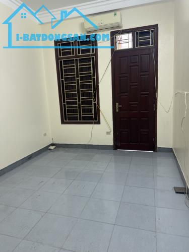 Bán nhà Thanh Am, Long Biên, ô tô vào nhà, kinh doanh, ngõ thông 3 tầng, 50m2 - 4